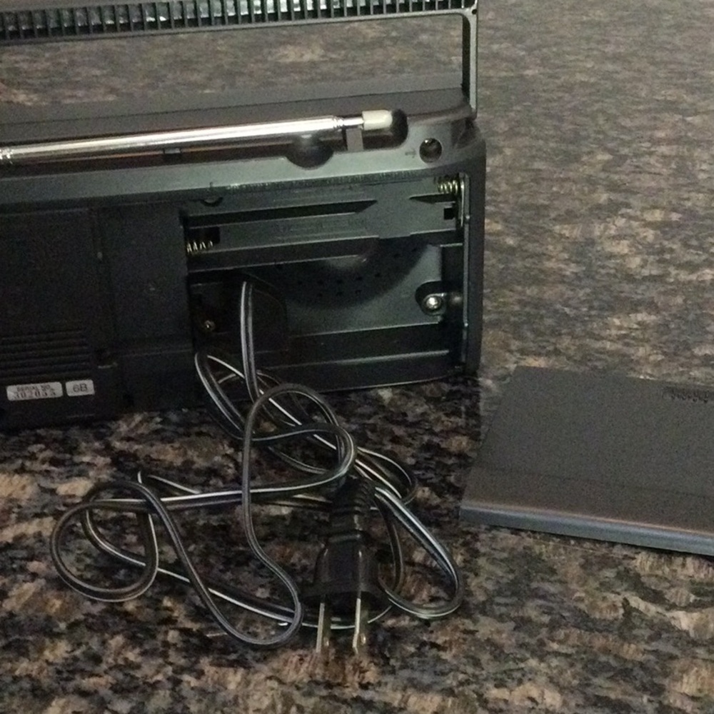 SONY FM/AM 2BAND RADIO ICF-24 - Picture 6 of 7